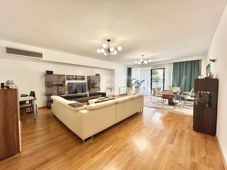 Apartament cu 4 camere decomandat în Kiseleff