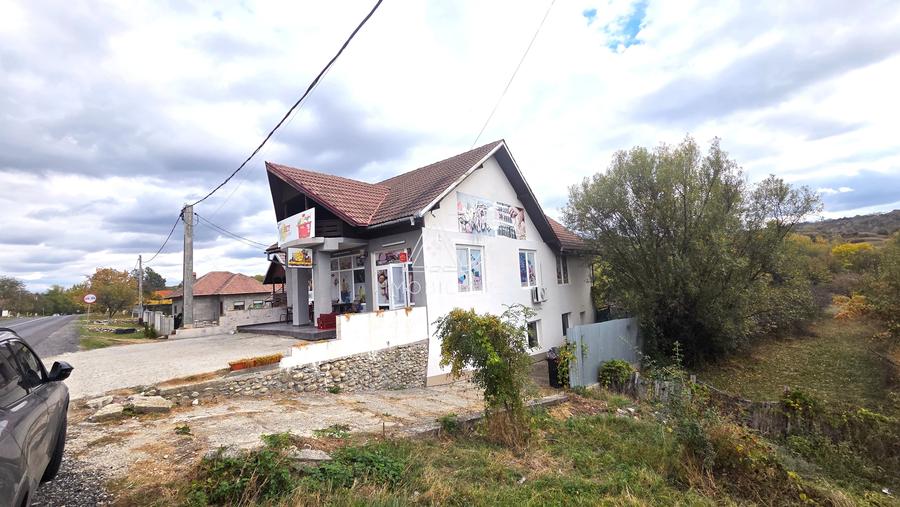 Spațiu comercial, de 296 mp, în Bumbești-Pițic