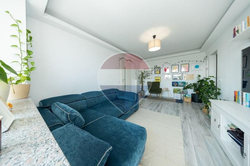Apartament cu 3 camere semidecomandat în Gării