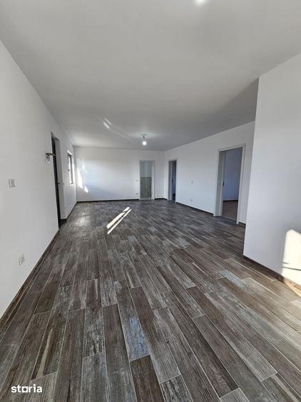 Casă cu 4 camere cu Teren 400 Mp în Central