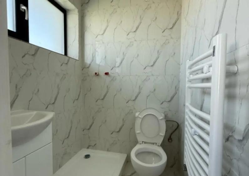 Casă cu 5 camere cu Teren 490 Mp în Păulești