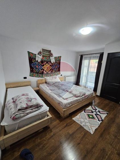 Duplex cu 9 camere cu Teren 750 Mp în Rona de Jos