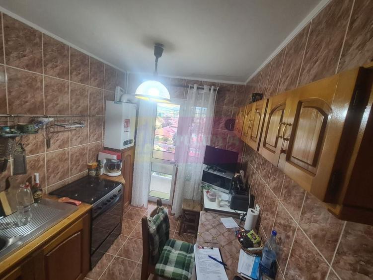 Apartament cu 3 camere decomandat în Cuza