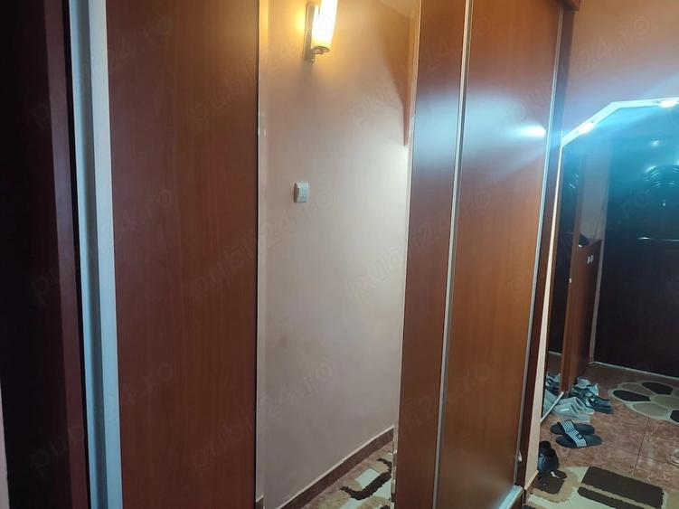 Apartament cu 3 camere decomandat în Est