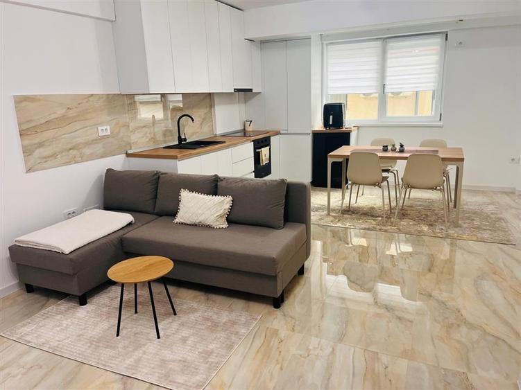Apartament cu 2 camere semidecomandat, mobilat în Calea București