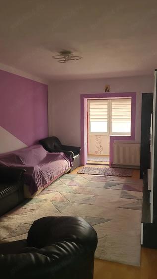 Apartament cu 2 camere semidecomandat în 1 Decembrie