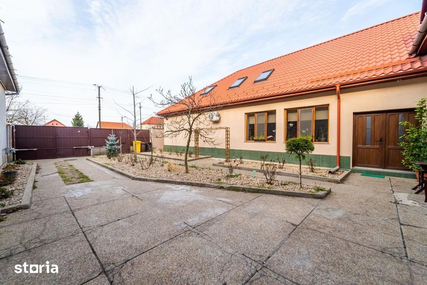 Casă cu 5 camere cu Teren 1472 Mp în Sânnicolau Mic