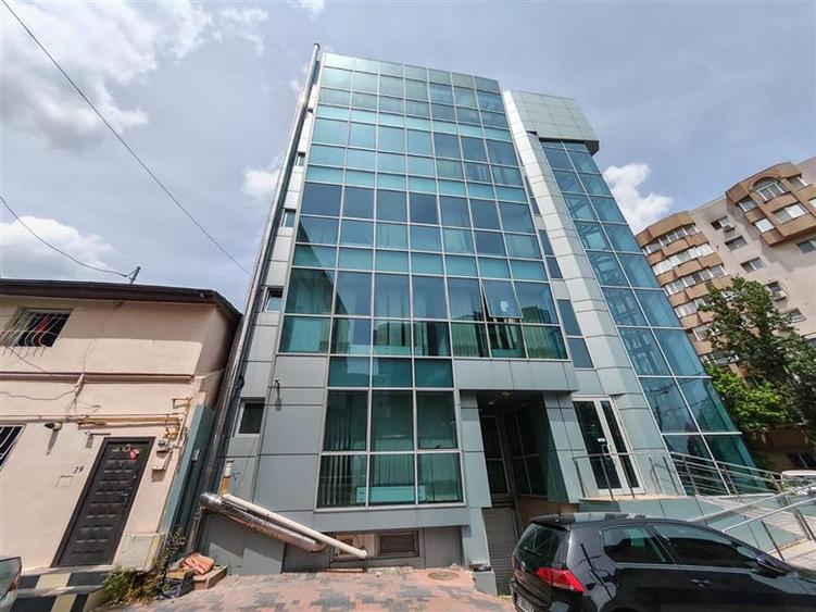 Birou, de 1,100 mp, în Vitan Mall