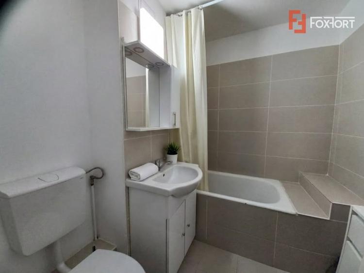 Apartament cu 4 camere decomandat, mobilat în Lipovei