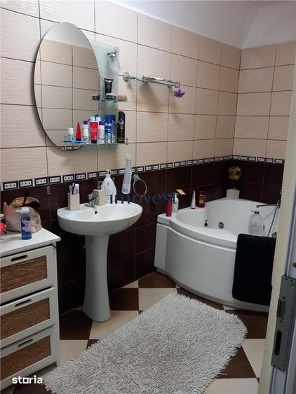 Casă cu 4 camere cu Teren 250 Mp în Central