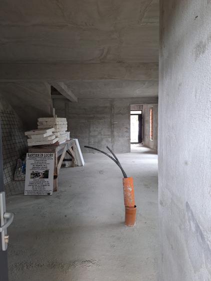 Duplex cu 5 camere cu Canalizare în Chitila