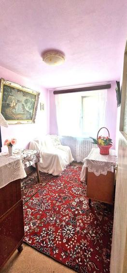 Apartament cu 3 camere semidecomandat în Km 4-5