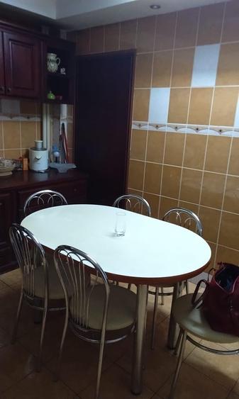 Apartament cu 3 camere decomandat în Calea București