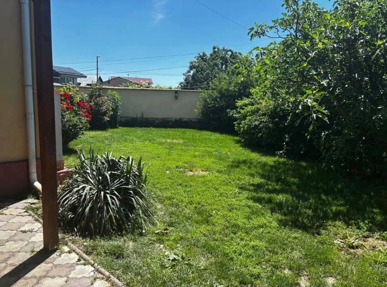 Casă individuală cu 5 camere cu Canalizare în Giulești