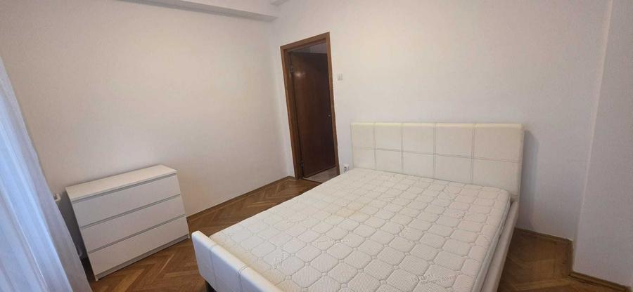 Apartament cu 4 camere decomandat în Arcul de Triumf
