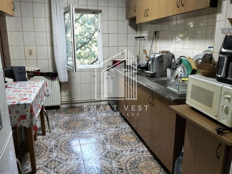 Apartament cu 3 camere semidecomandat, mobilat în Micro 16