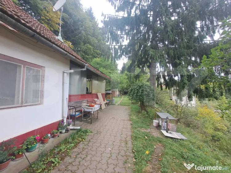 Casă cu 2 camere cu Teren 1000 Mp în Vulcan