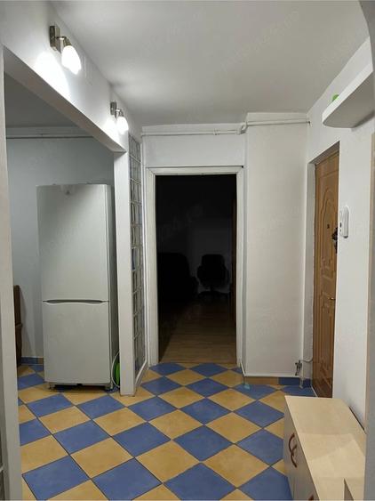 Apartament cu 2 camere decomandat în 1 Decembrie