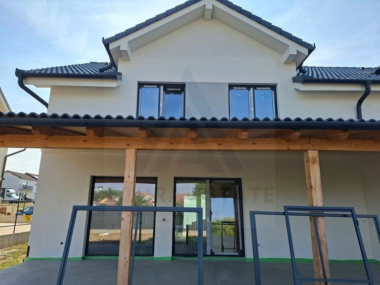 Duplex cu 3 camere cu Canalizare în Șura Mare