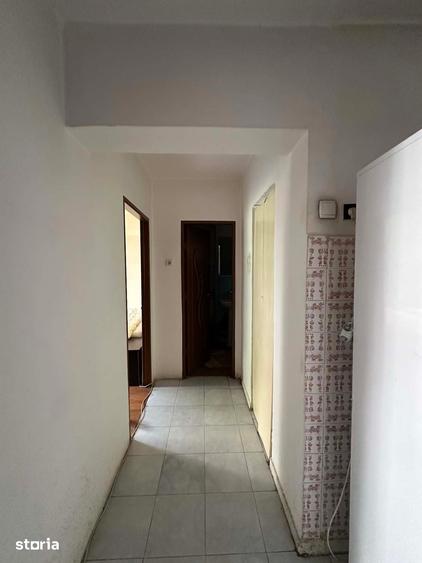 Apartament cu 3 camere semidecomandat în Micro 15