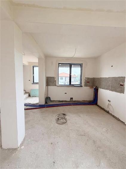 Duplex cu 4 camere cu Canalizare în Stupini