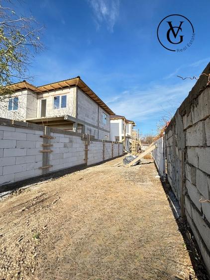 Casă individuală cu 4 camere cu Canalizare în Exterior Est