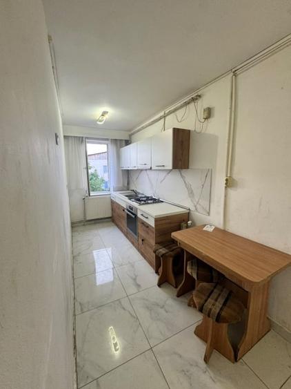 Apartament cu 3 camere decomandat, mobilat în Decebal