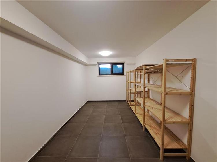 Duplex cu 6 camere cu Canalizare în Europa