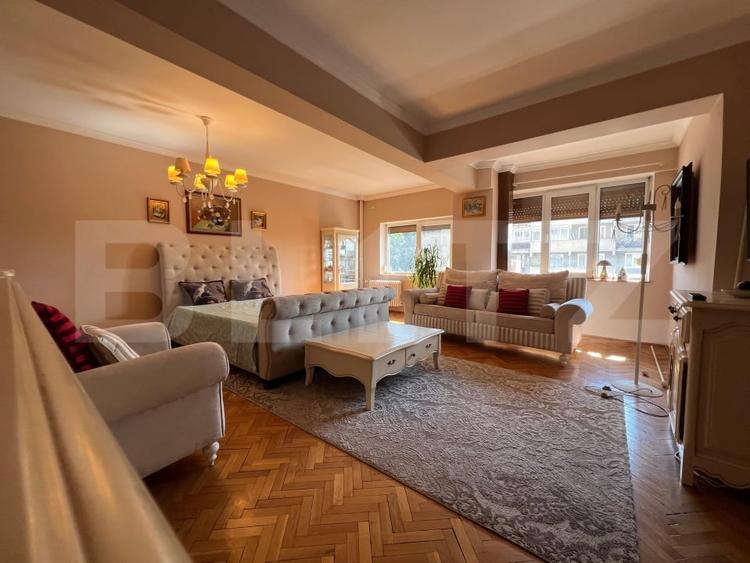 Apartament cu 4 camere decomandat, mobilat în Rogerius