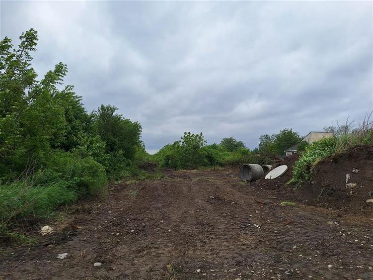 Teren intravilan de 652 mp, în 9 Mai