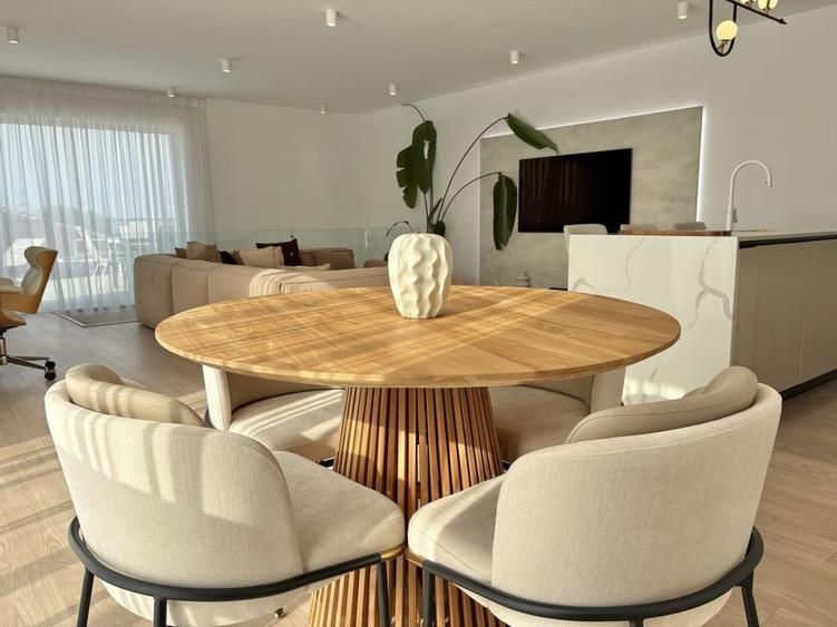 Apartament cu 3 camere decomandat în Ghiroda
