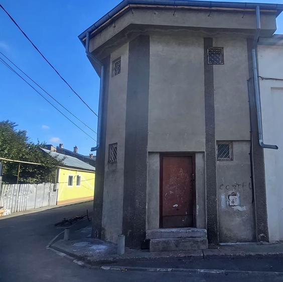 Spațiu comercial, de 40.110000610352 mp, în Port