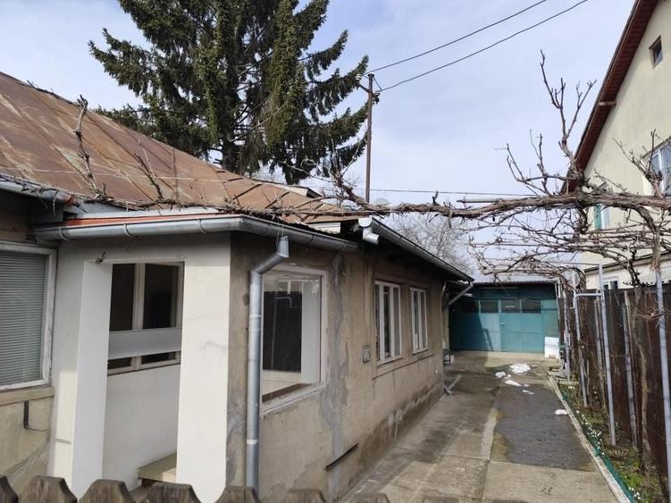 Casă individuală cu 3 camere cu Canalizare în Central