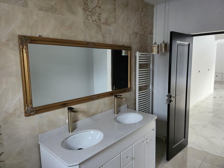 Casă cu 4 camere cu Teren 800 Mp în Pângărăcior