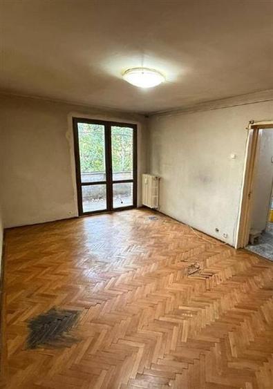 Apartament cu 4 camere decomandat în Băneasa