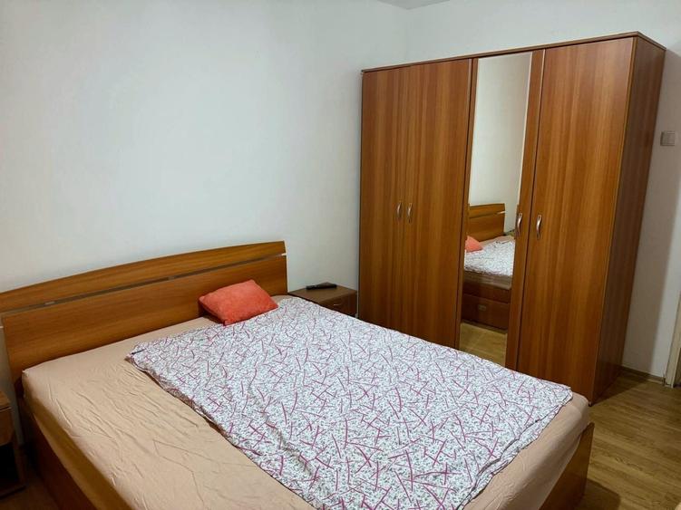 Apartament cu 3 camere semidecomandat în Drumul Taberei