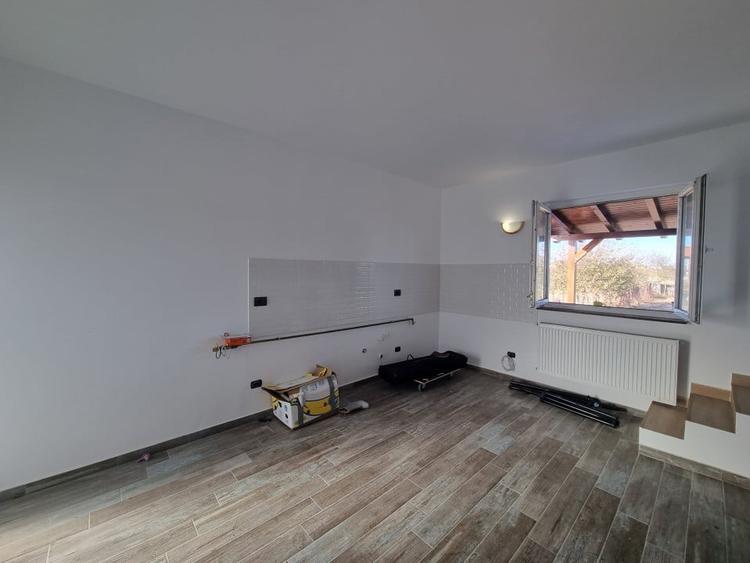 Casă individuală cu 4 camere cu Canalizare în Sud