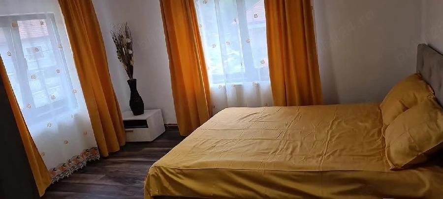 Casă cu 7 camere cu Teren 820 Mp în Central