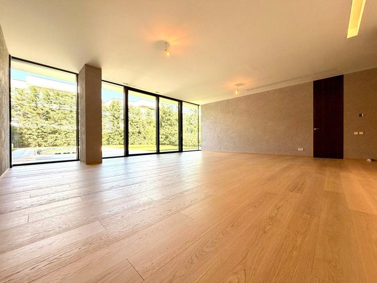 Casă individuală cu 7 camere cu Piscina în Iancu Nicolae