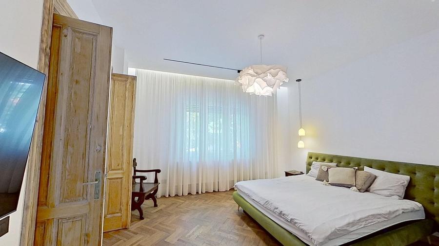 Apartament cu 5 camere decomandat, mobilat în Arcul de Triumf