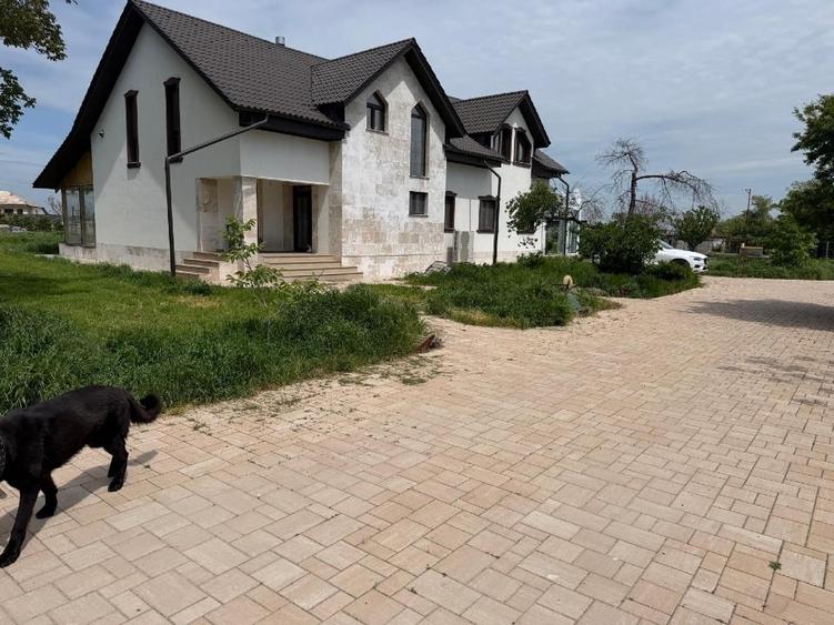 Casă individuală cu 4 camere cu Canalizare în Dăscălești