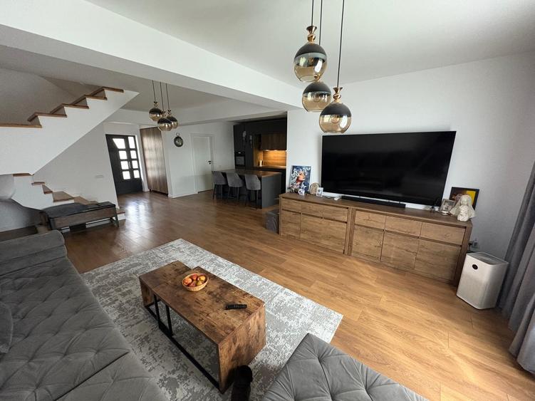 Duplex cu 4 camere cu Teren 275 Mp în Berceni