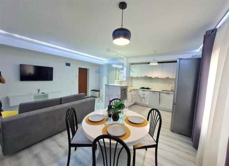 Apartament cu 2 camere decomandat, mobilat în Europa