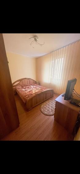 Apartament cu 3 camere decomandat în Teiul Doamnei