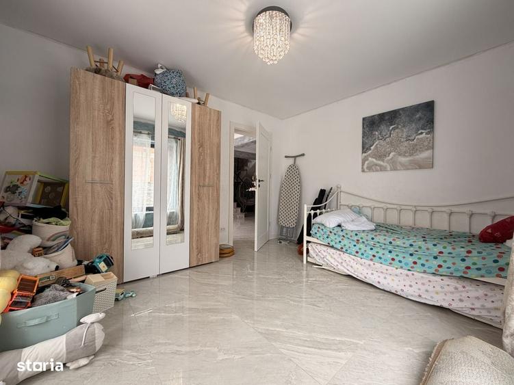 Casă cu 4 camere cu Teren 681 Mp în Axintele
