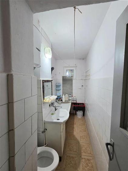 Apartament cu 3 camere semidecomandat în Groapa