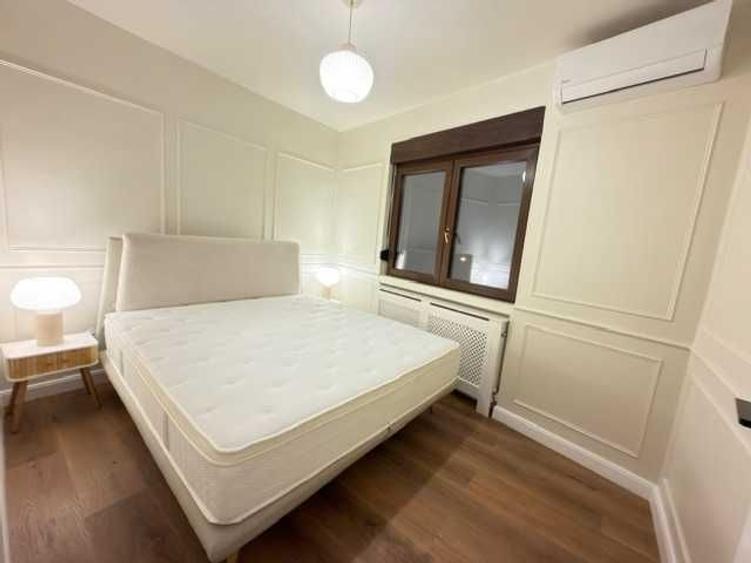 Apartament cu 3 camere semidecomandat în Romană