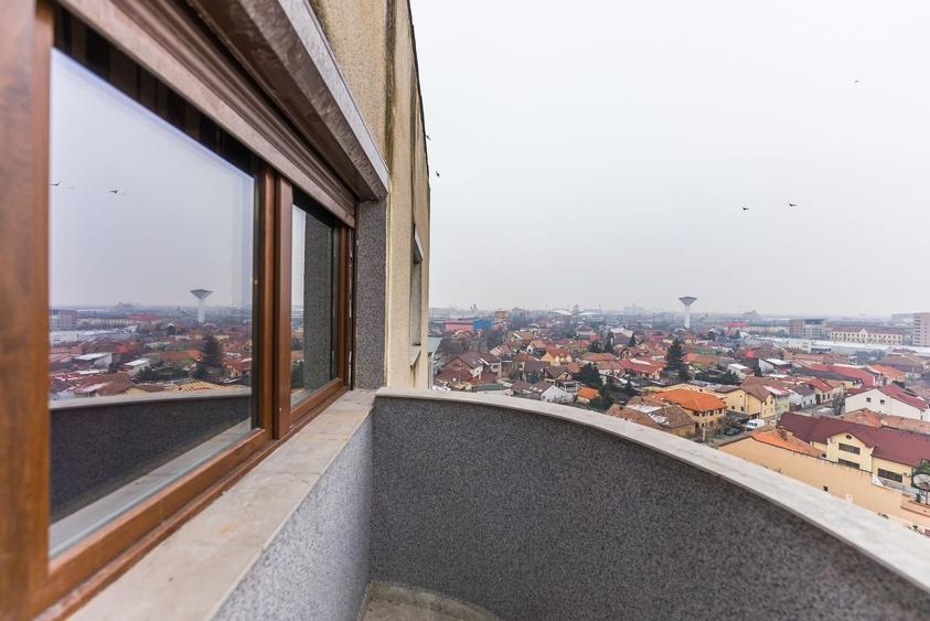 Apartament cu 3 camere semidecomandat în Intim
