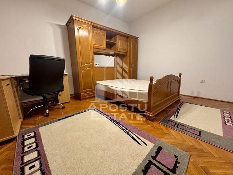 Apartament cu 3 camere decomandat, mobilat în Traian