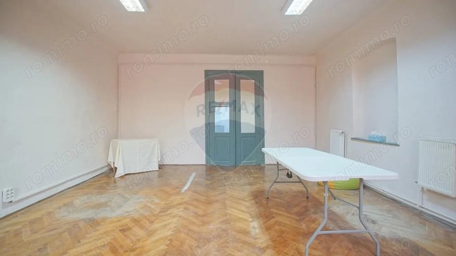 Apartament cu 2 camere semidecomandat, mobilat în Centrul Istoric